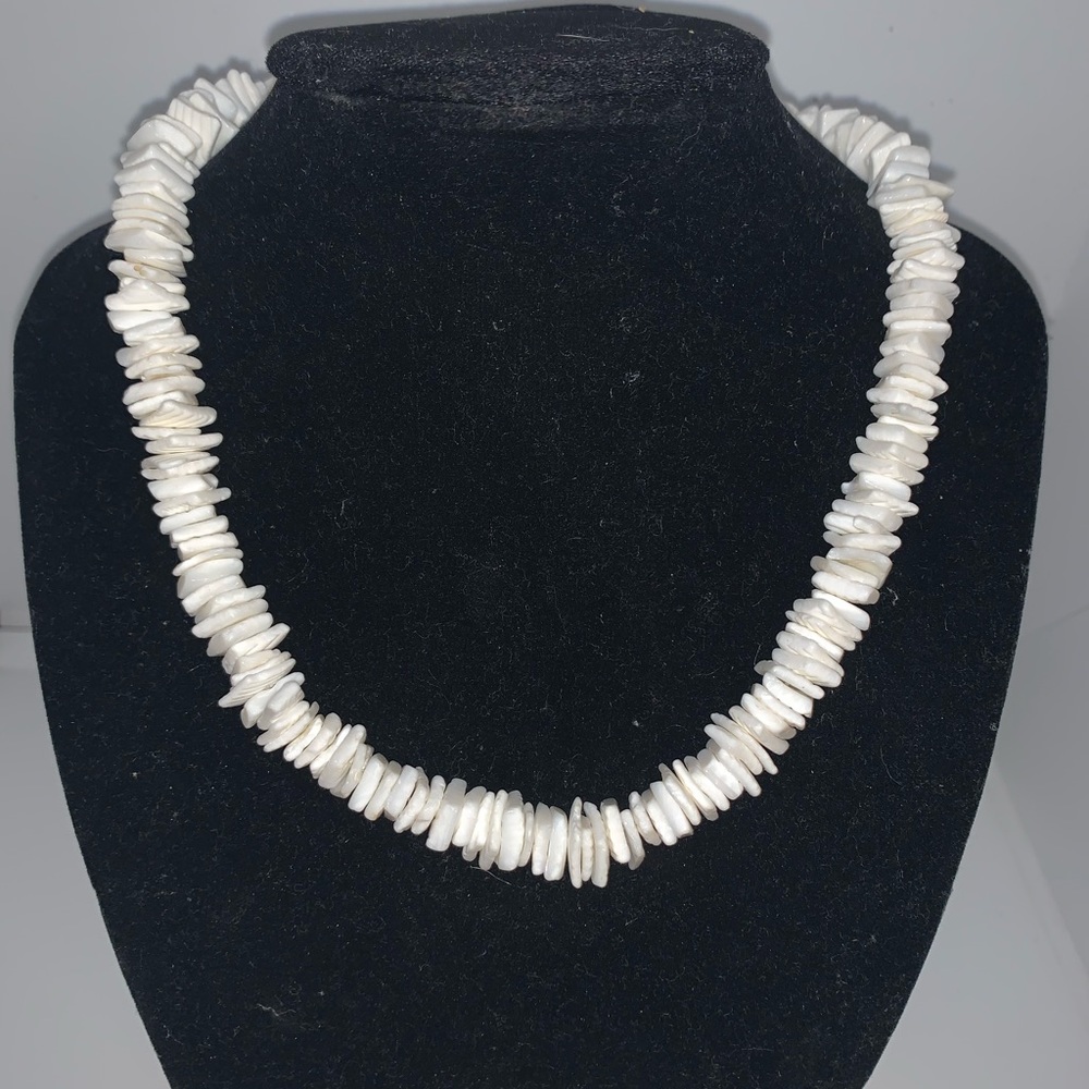 Free shipping! Puka shell necklace